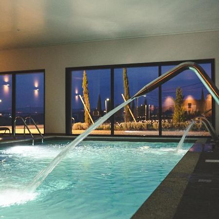 Mw Douro Wine & Spa Santa Marta de Penaguião Esterno foto The swimming pool at the hotel