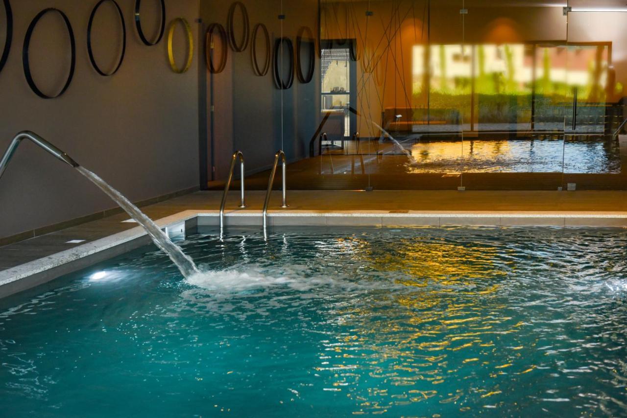 Mw Douro Wine & Spa Santa Marta de Penaguião Esterno foto The swimming pool at the hotel