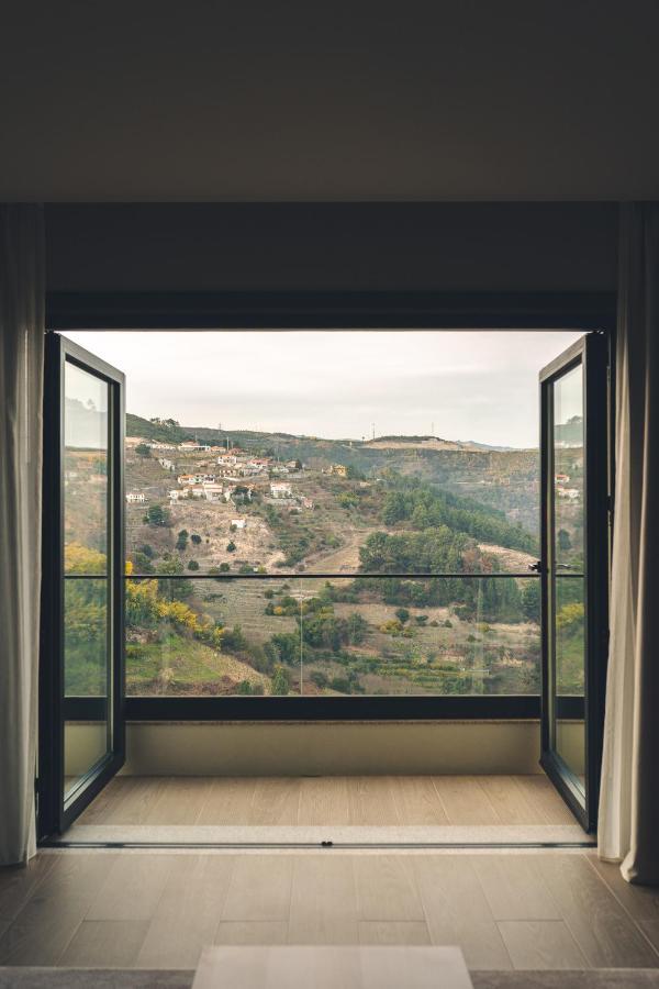 Mw Douro Wine & Spa Santa Marta de Penaguião Esterno foto View of the village from the hotel