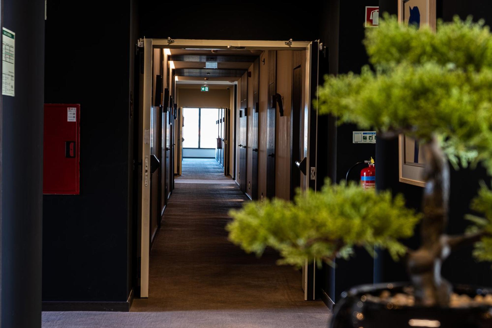 Mw Douro Wine & Spa Santa Marta de Penaguião Esterno foto A corridor at the hotel